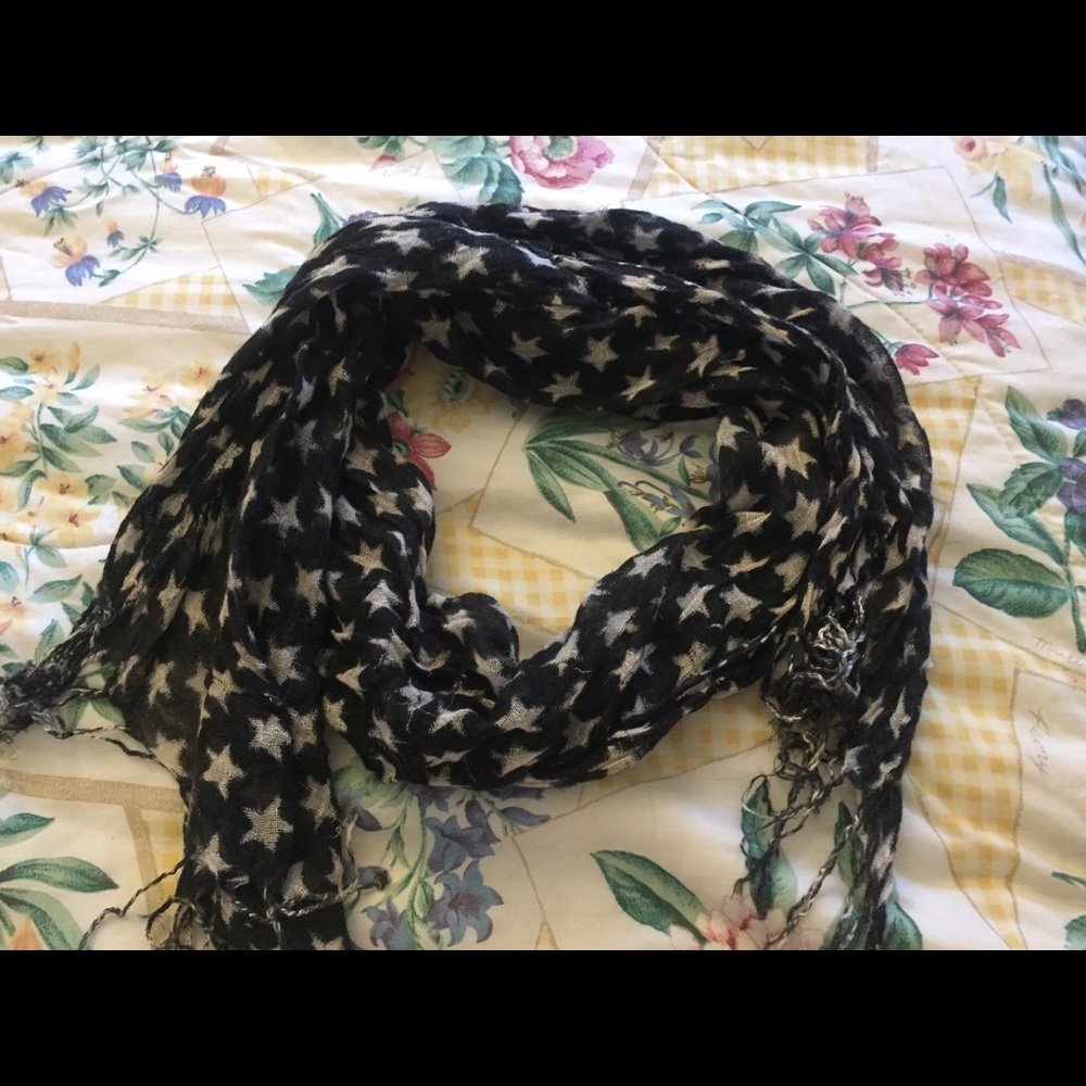 scarf with white stars - Picture 2 of 4